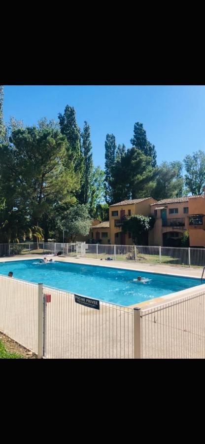 Appartement dans un village de vacances en Camargue Arles Extérieur photo