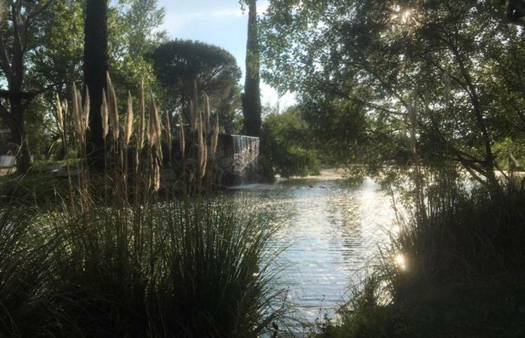 Appartement dans un village de vacances en Camargue Arles Extérieur photo