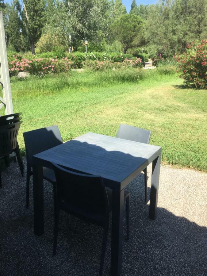 Appartement dans un village de vacances en Camargue Arles Extérieur photo
