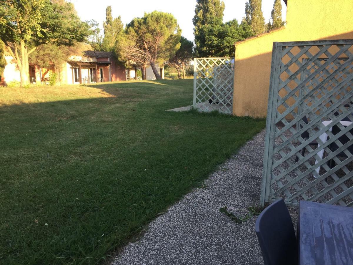 Appartement dans un village de vacances en Camargue Arles Extérieur photo